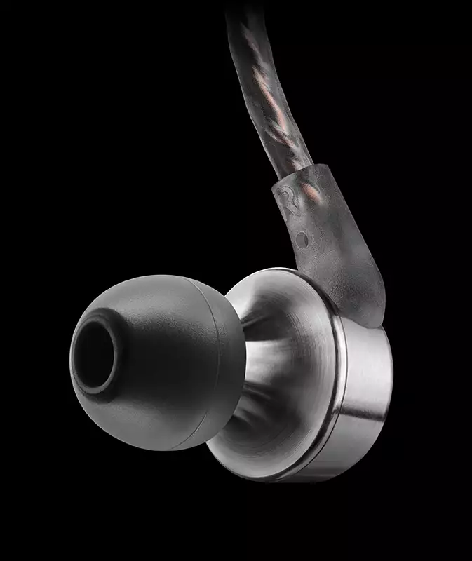 Ultra-wideband earphone RHA CL750