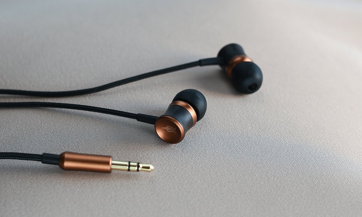 Real organic and deep bass earphone Meze 12